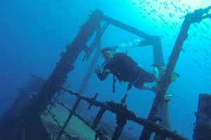 wreck dive tours